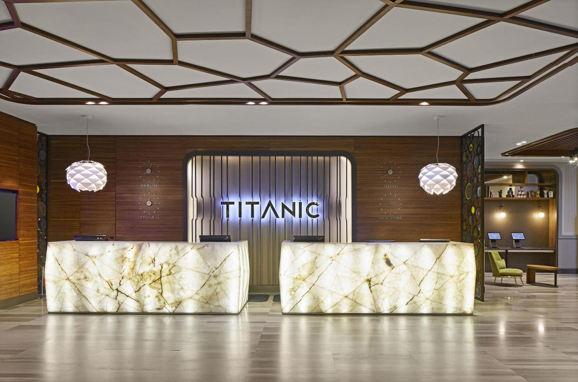 TITANIC Chaussee Berlijn Buitenkant foto